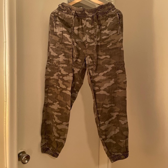 American Eagle camouflage cargo pant - Picture 2 of 3